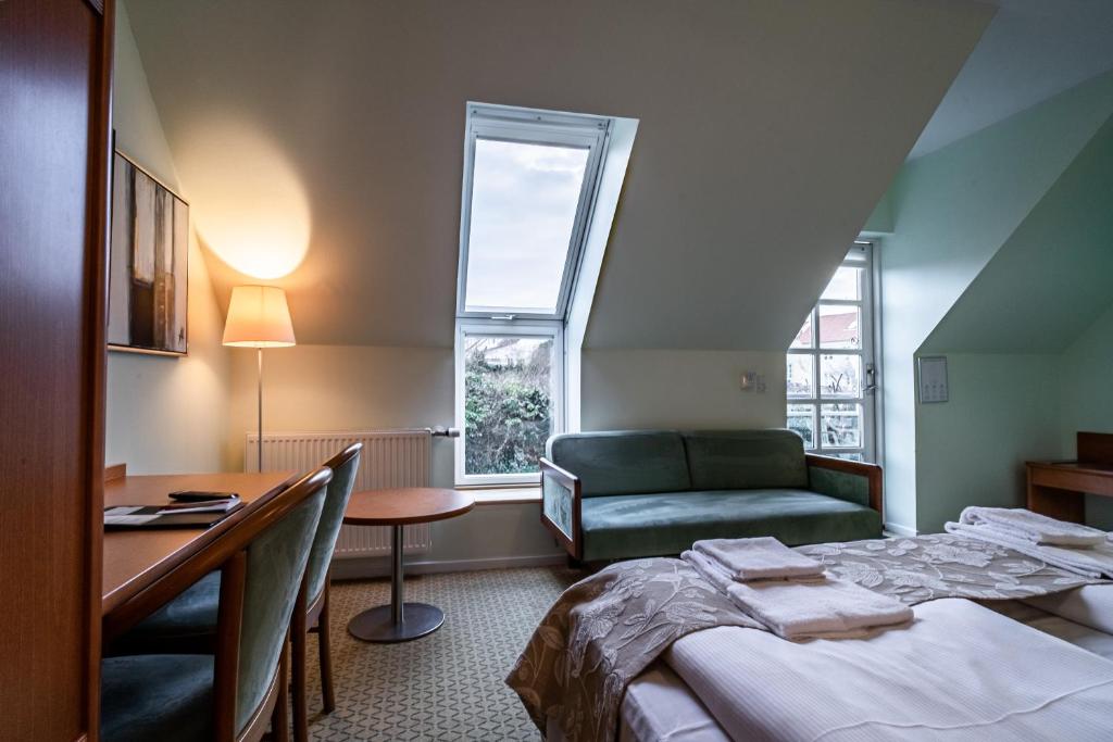 Postel nebo postele na pokoji v ubytování Hotel Allinge