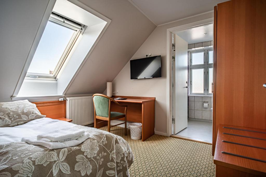 Postel nebo postele na pokoji v ubytování Hotel Allinge
