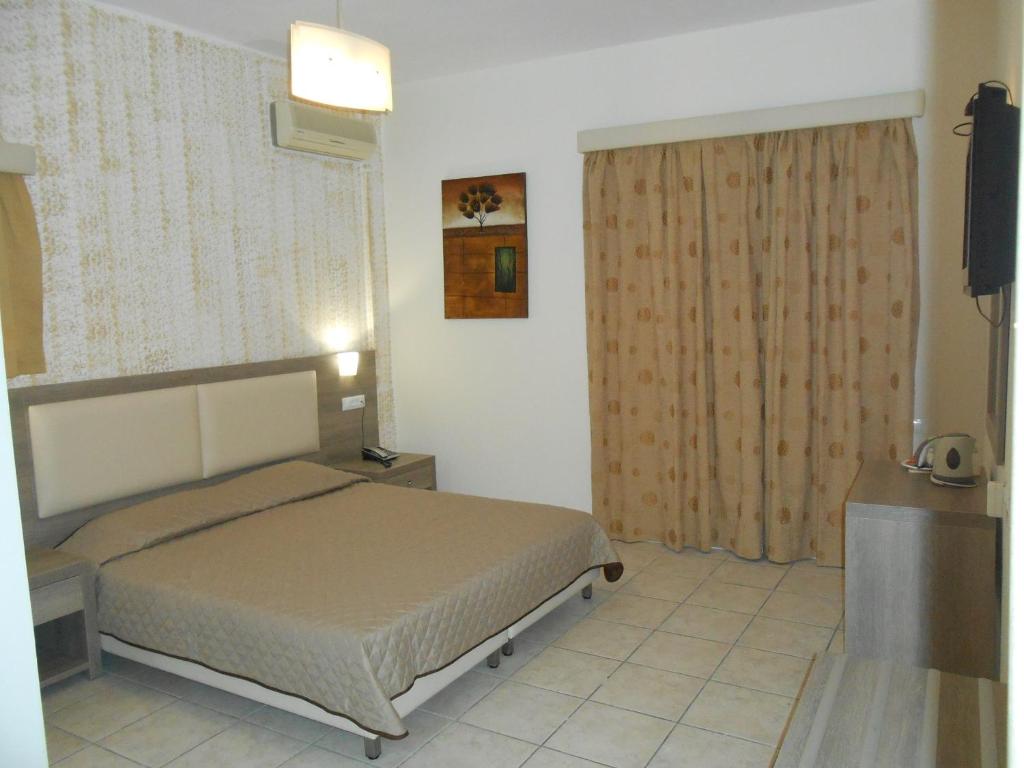 Postel nebo postele na pokoji v ubytování Voula Hotel