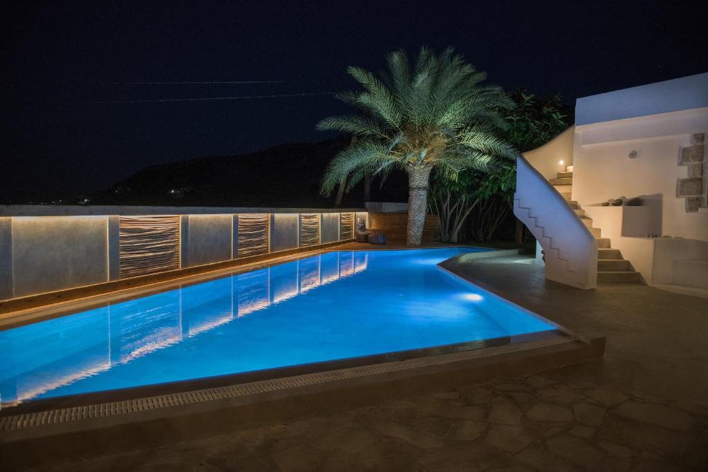 Bazén v ubytování New Villa Komos in Pitsidia,Matala,Crete nebo v jeho okolí
