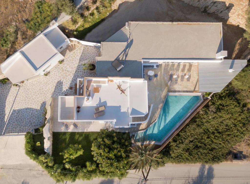 Bazén v ubytování New Villa Komos in Pitsidia,Matala,Crete nebo v jeho okolí