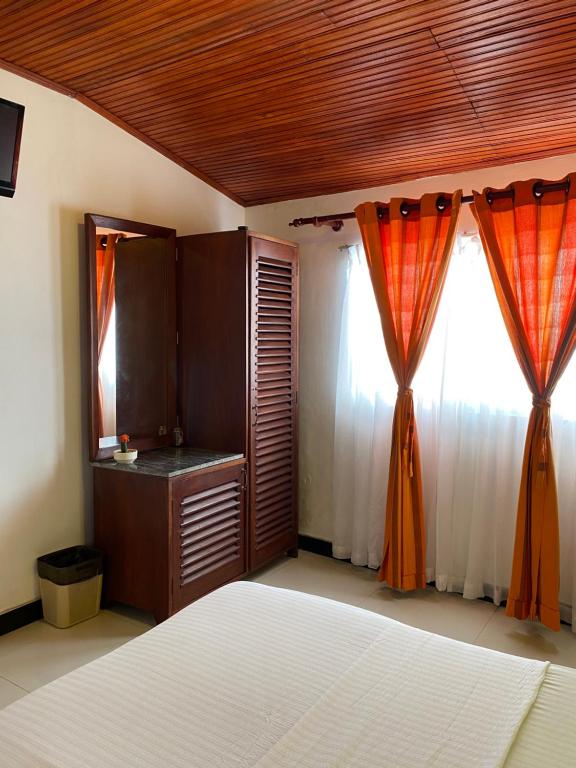 Postel nebo postele na pokoji v ubytování Beach Walk Hotel Unawatuna