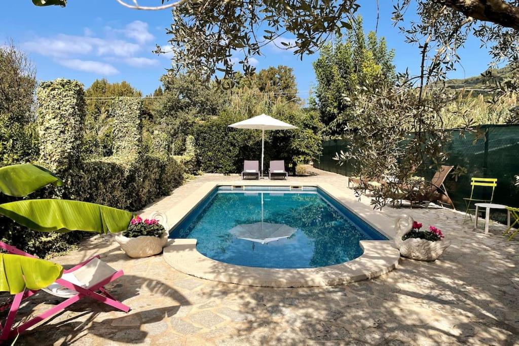 Bazén v ubytovaní Can Garrova - Villa espectacular con piscina alebo v jeho blízkosti