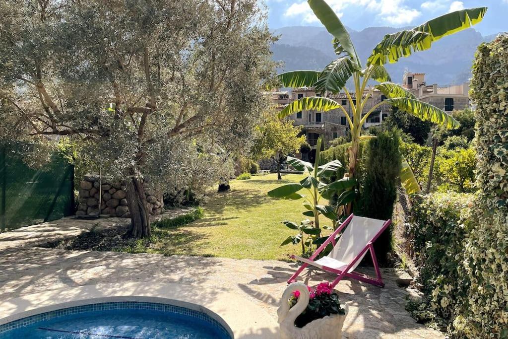 Vonkajšia záhrada v ubytovaní Can Garrova - Villa espectacular con piscina