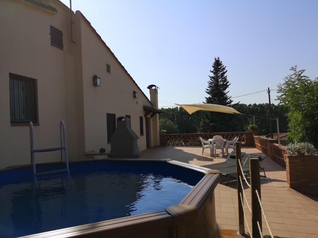 The swimming pool at or close to LLOGUER30 La Rajoleria para desconectar