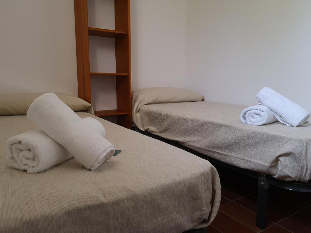 A bed or beds in a room at LLOGUER30 La Rajoleria para desconectar