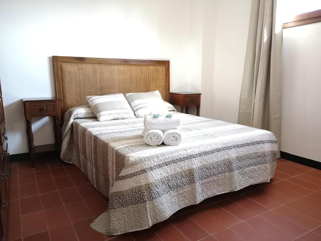 A bed or beds in a room at LLOGUER30 La Rajoleria para desconectar
