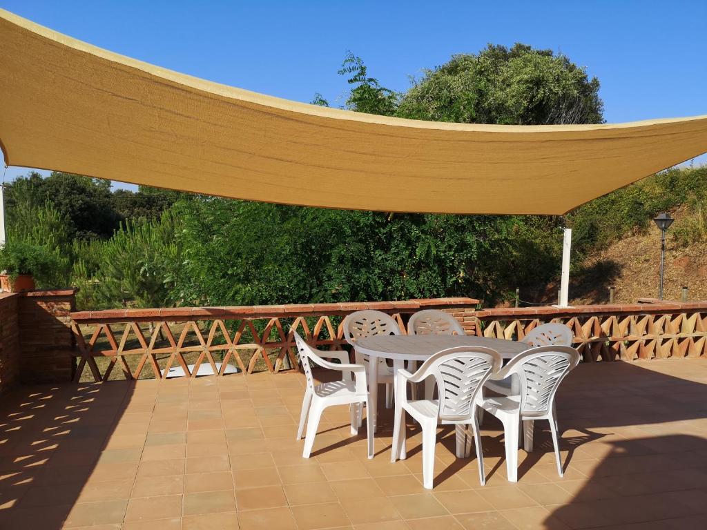 A balcony or terrace at LLOGUER30 La Rajoleria para desconectar