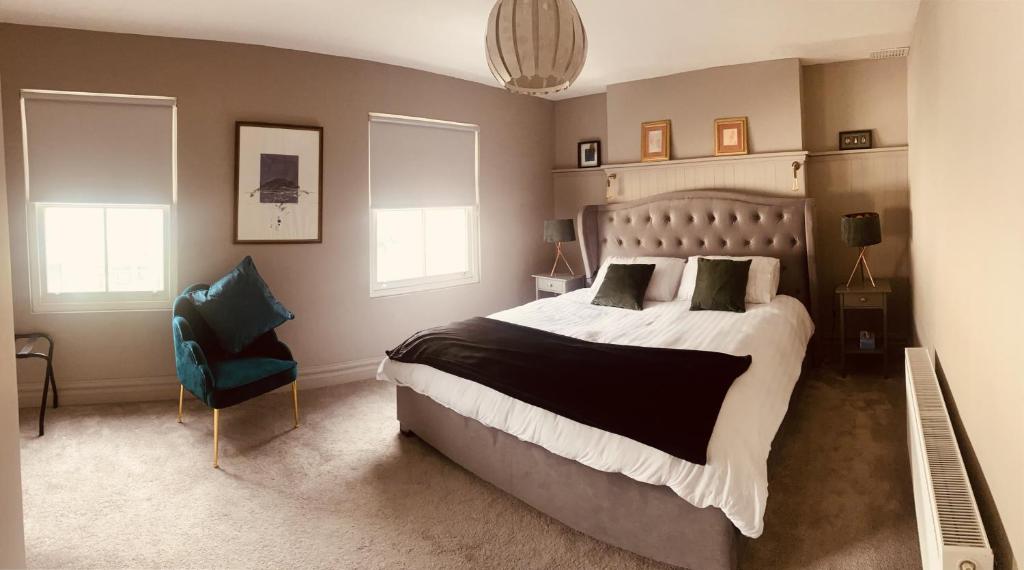 Postel nebo postele na pokoji v ubytování 3 Bedroom Luxury Apartment Main Street Cashel Tipperary