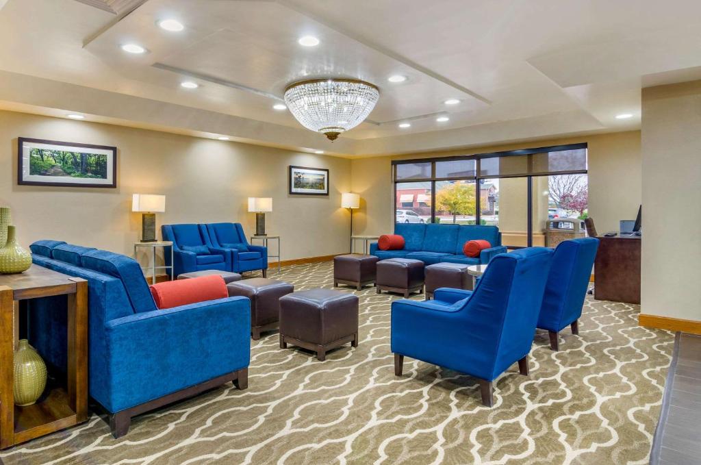 a waiting room at a hospital with blue chairs at Comfort Inn Ottawa in Ottawa