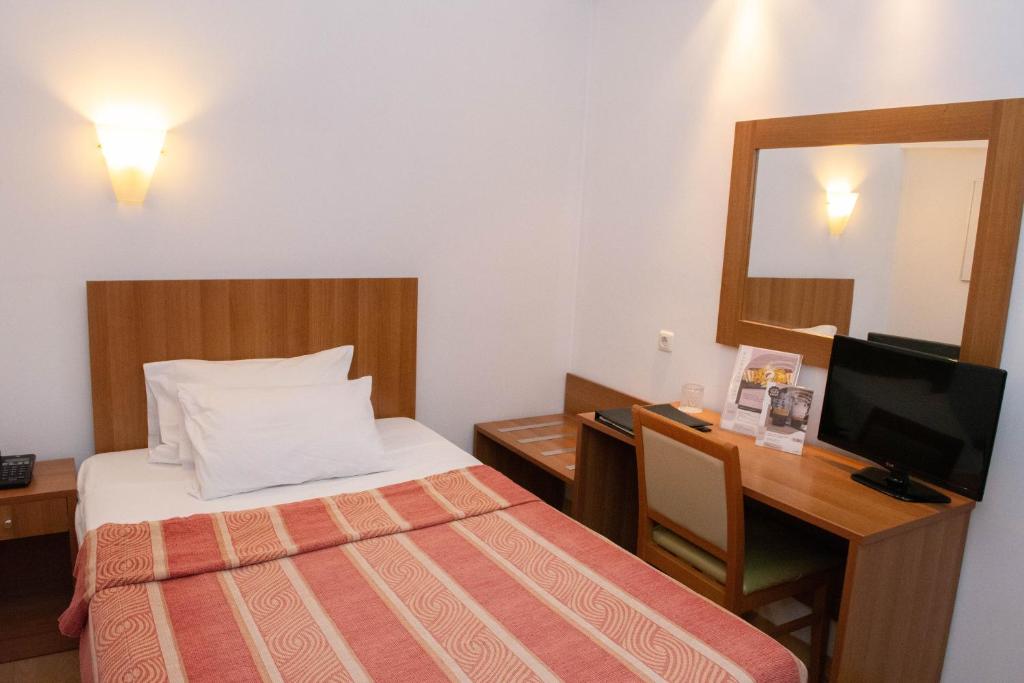 Postel nebo postele na pokoji v ubytování Leto Boutique Hotel Agrinio