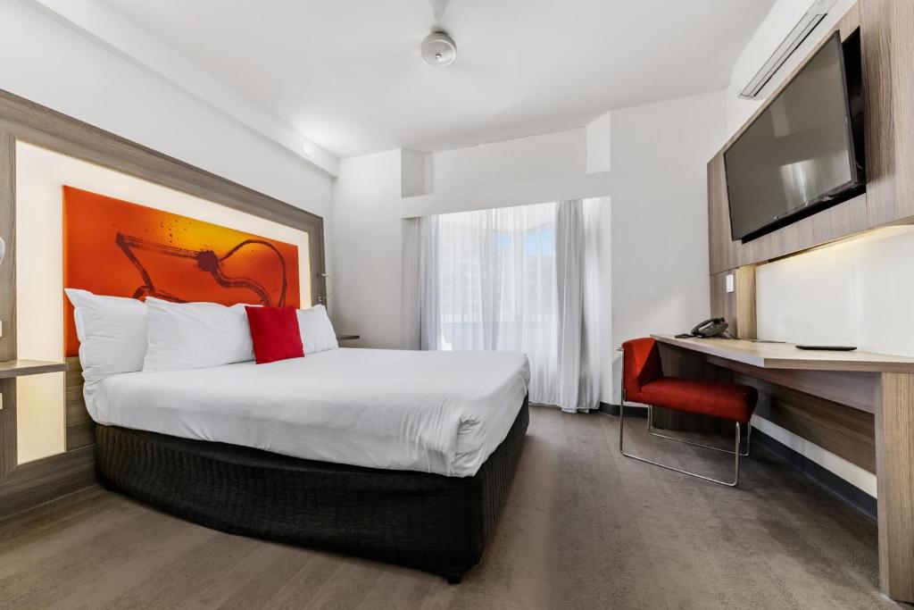 Postel nebo postele na pokoji v ubytování Novotel Darwin CBD