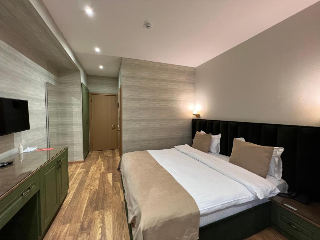 Postel nebo postele na pokoji v ubytování CH Hotel