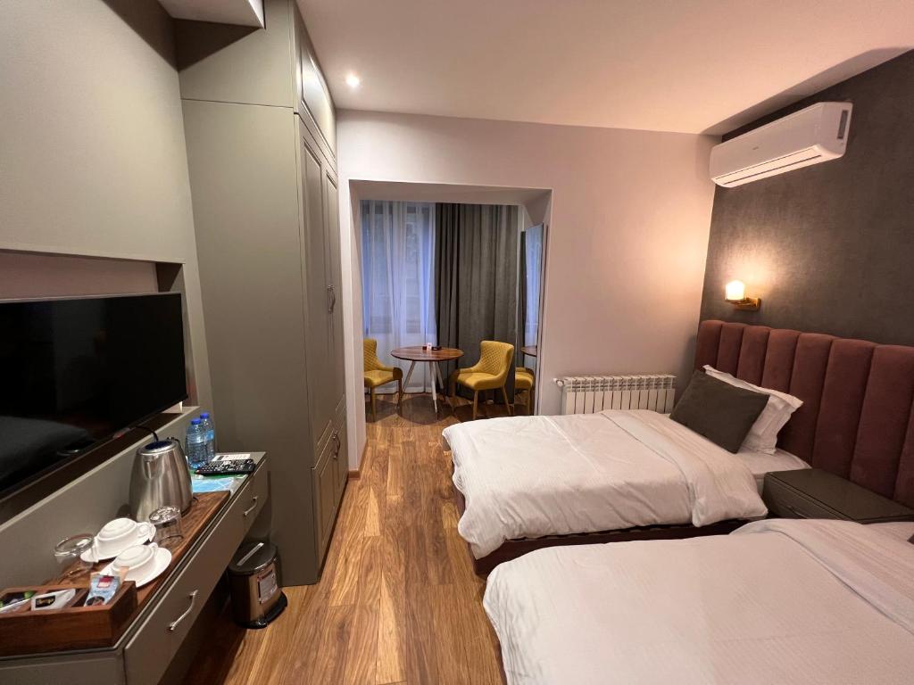 Postel nebo postele na pokoji v ubytování CH Hotel
