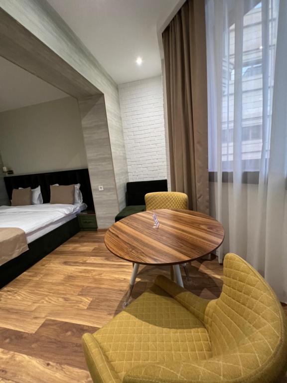 Postel nebo postele na pokoji v ubytování CH Hotel