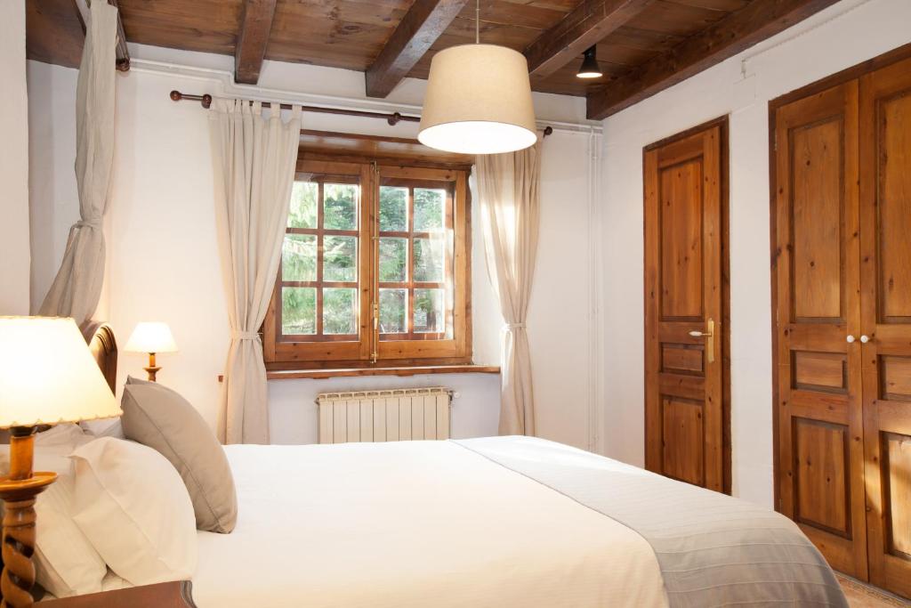 Postel nebo postele na pokoji v ubytování Tarter Chalets Apartaments