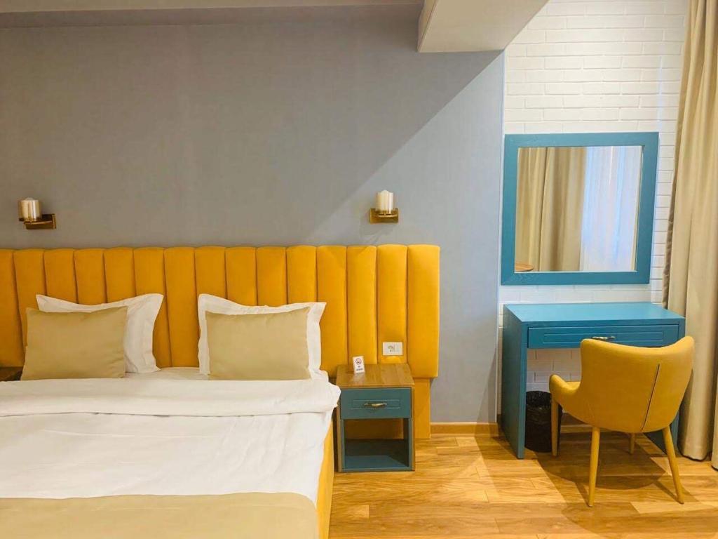 Postel nebo postele na pokoji v ubytování CH Hotel