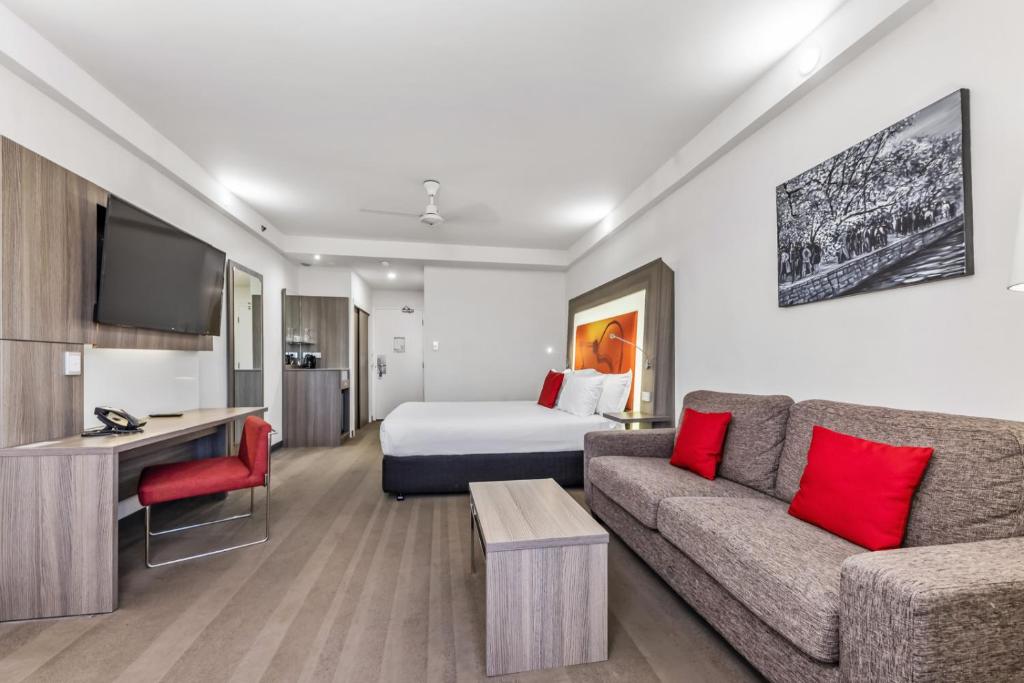 Postel nebo postele na pokoji v ubytování Novotel Darwin CBD