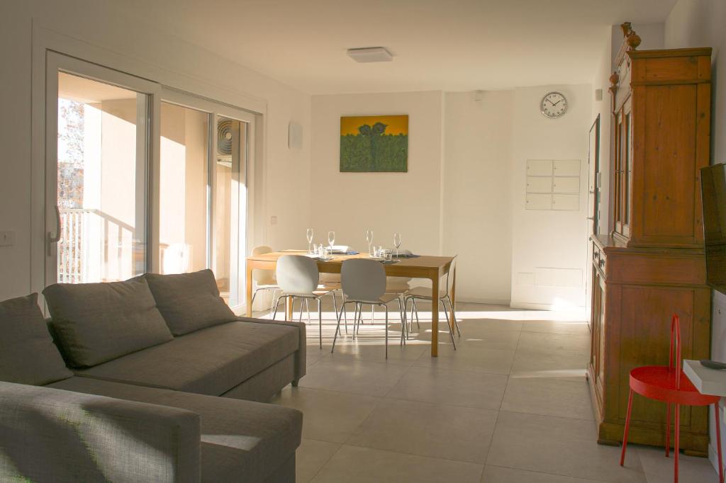 Posedenie v ubytovaní BnButler - Govone - Ampio e Luminoso Appartamento con Terrazza
