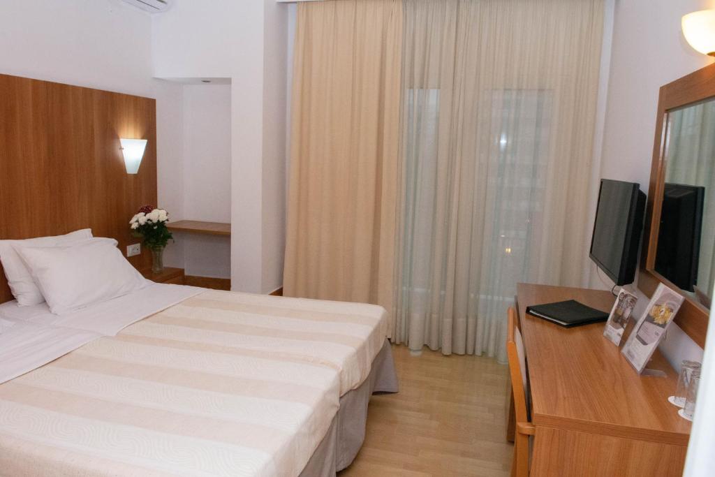 TV a/nebo společenská místnost v ubytování Leto Boutique Hotel Agrinio