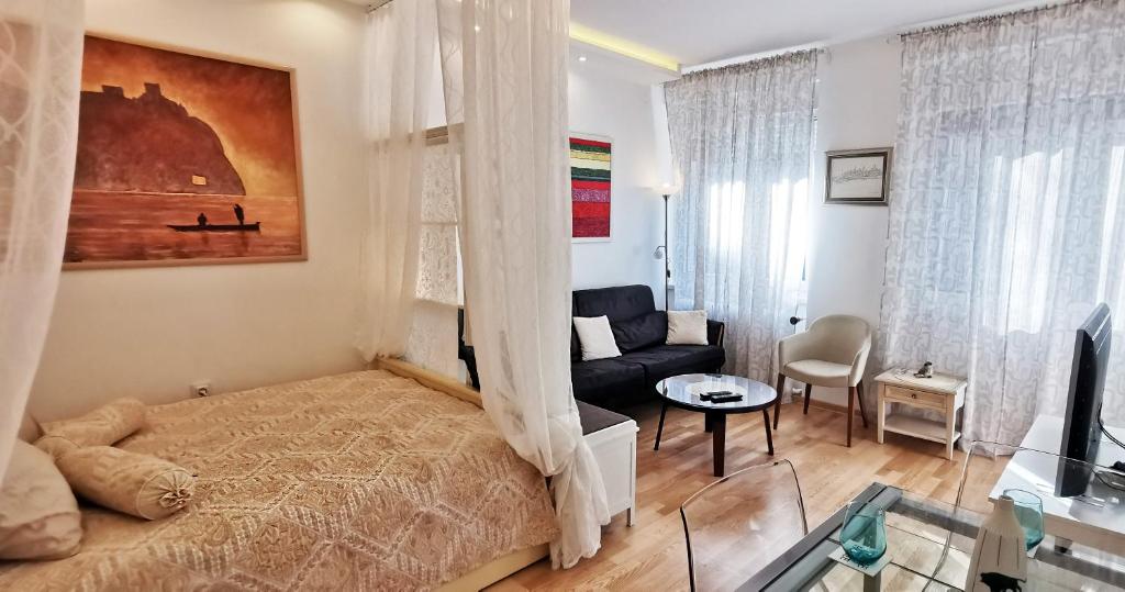 Gala City Center Apartman tesisinde bir oturma alanı