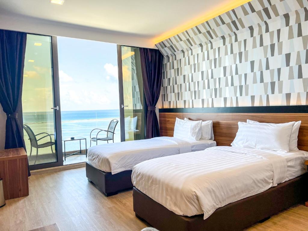 Postel nebo postele na pokoji v ubytování Triton Prestige Seaview and Spa