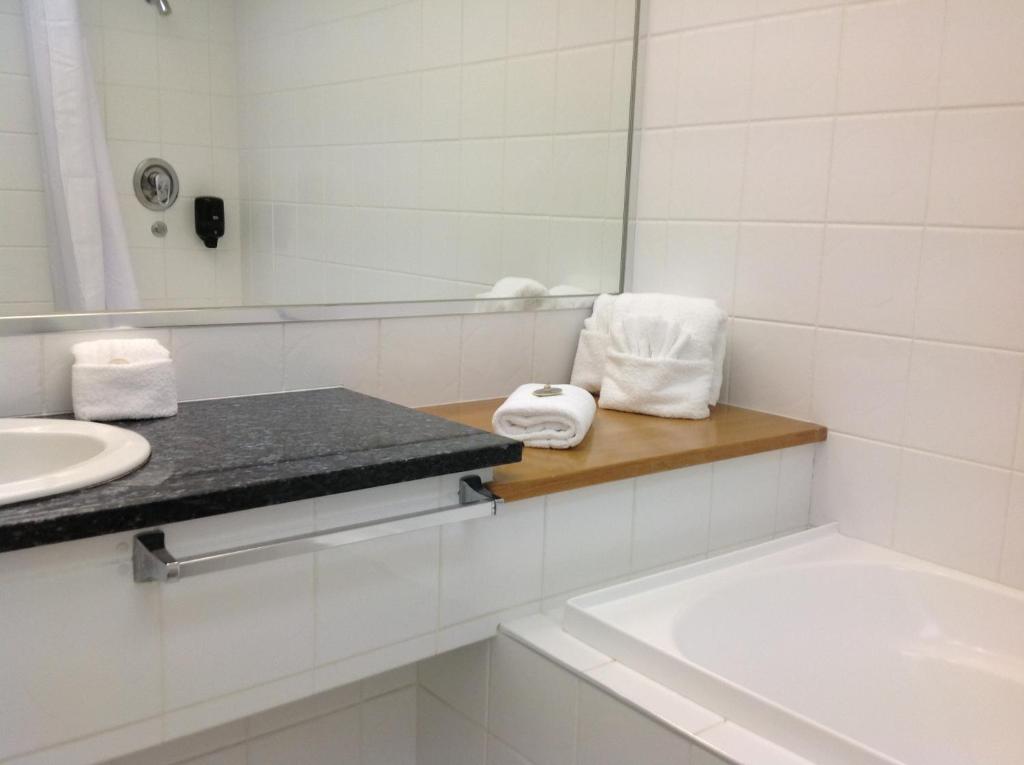 The Cove- On The Lake - Resim 39