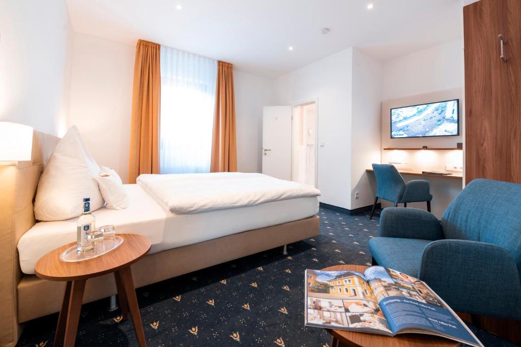 Postel nebo postele na pokoji v ubytování Hotel Adler Post