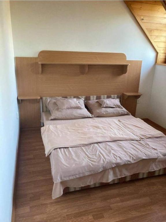 Postel nebo postele na pokoji v ubytování Hat Testvér Fogadó