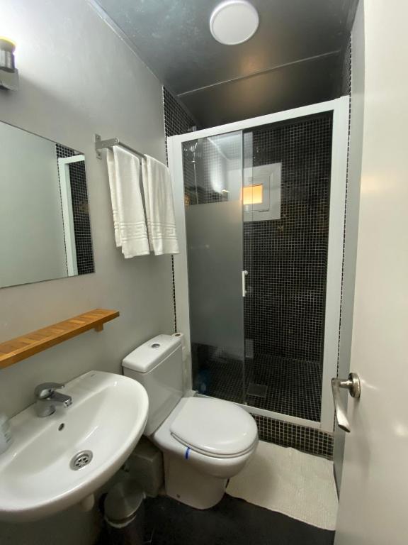 A bathroom at Esparteria 2