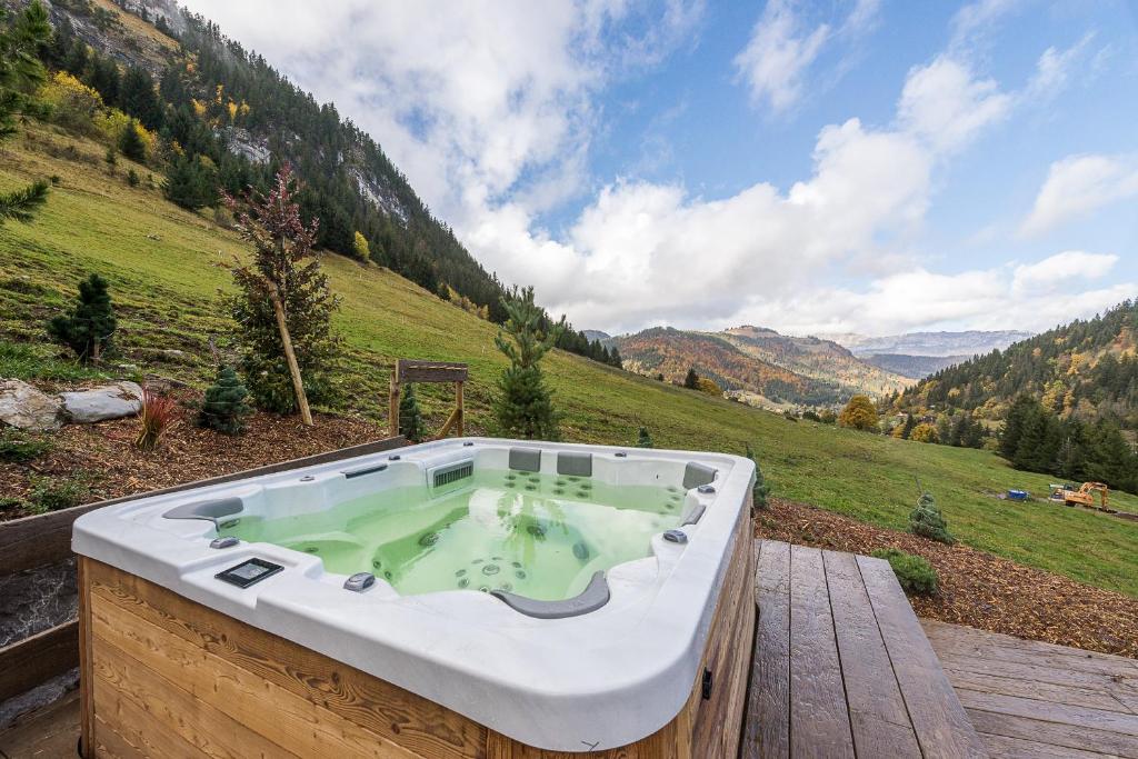 Le Lodge Rodzina, Luxueux chalet jacuzzi 12-14pers, by LocationlacAnnecy, LLA Selections