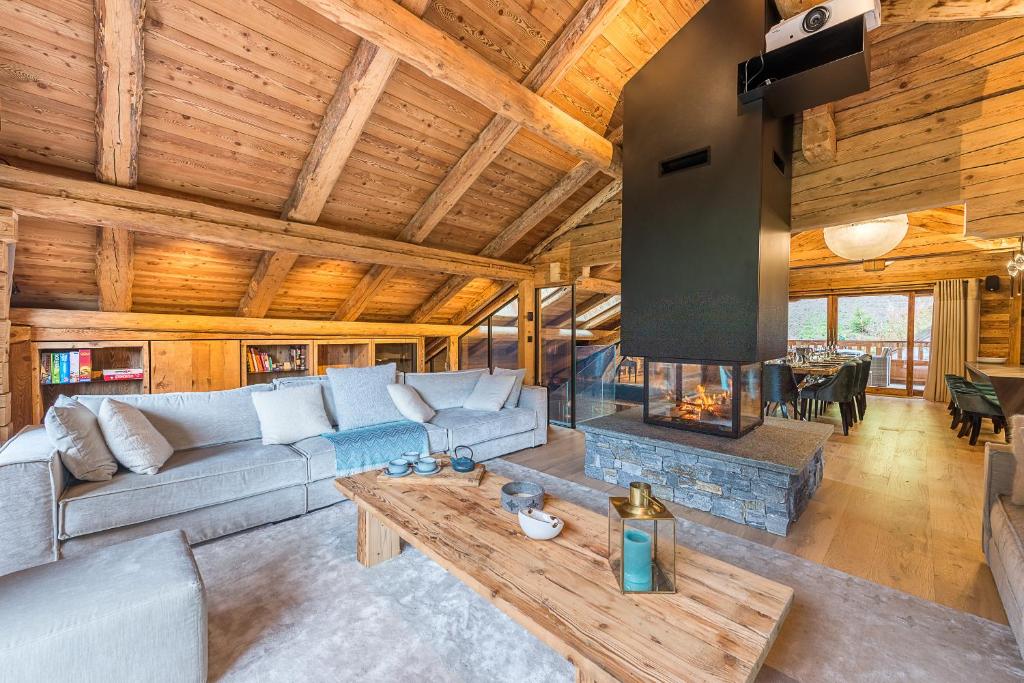 Foto da galeria de Le Lodge Rodzina, Luxueux chalet familial entièrement rénové avec Jacuzzi et Vue par LLA Selections em La Clusaz