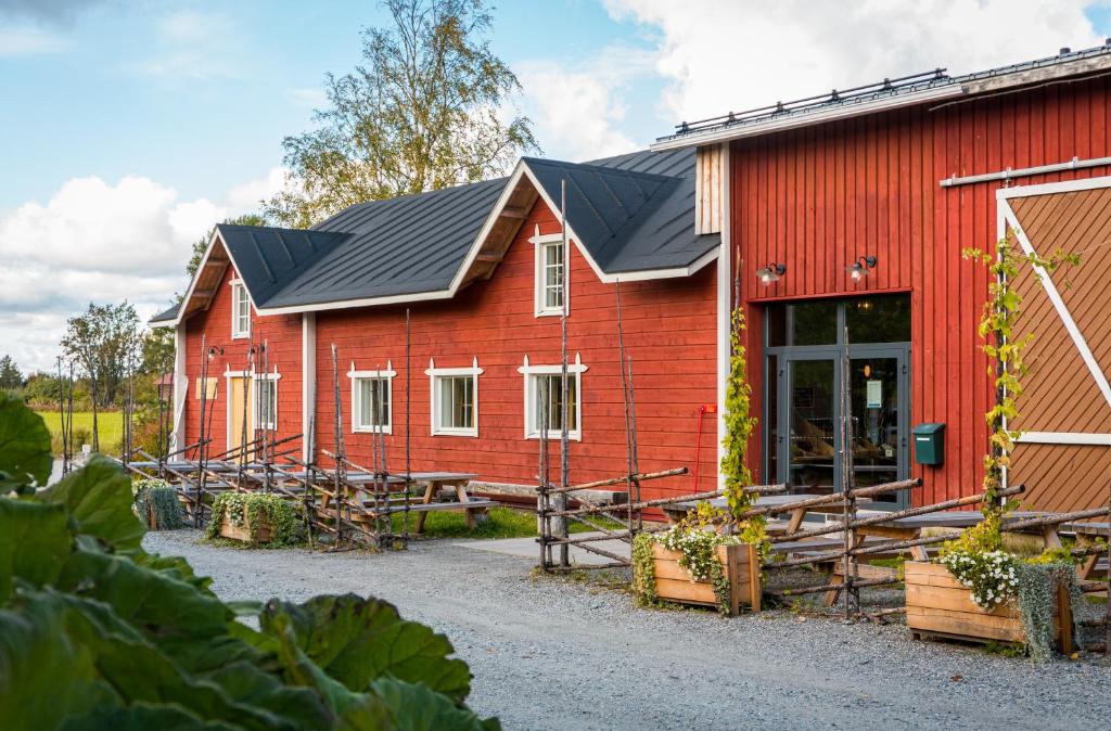 a red barn with a black roof at Haapala Brewery restaurant and accommodation in Vuokatti