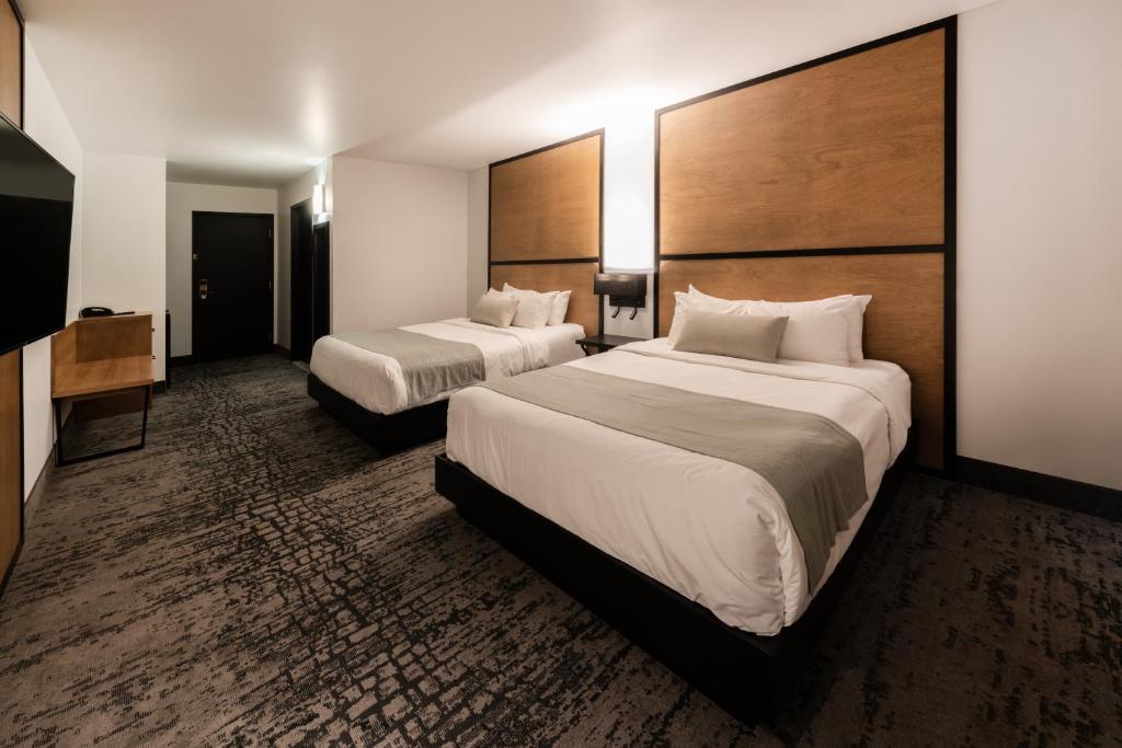 Una cama o camas en una habitación de AX Hotel
