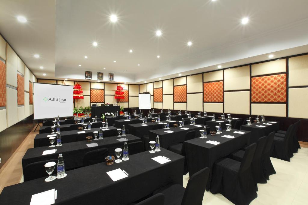 Konferenční prostory v ubytování Adhi Jaya Hotel