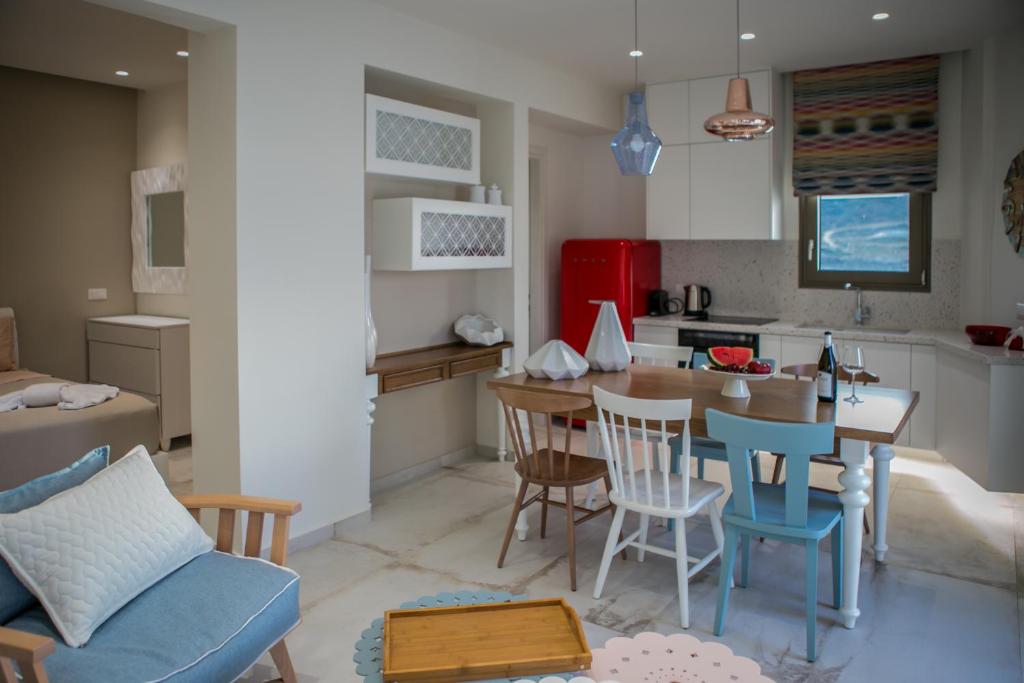 Kuchyň nebo kuchyňský kout v ubytování Almyra Seaside House Mochlos