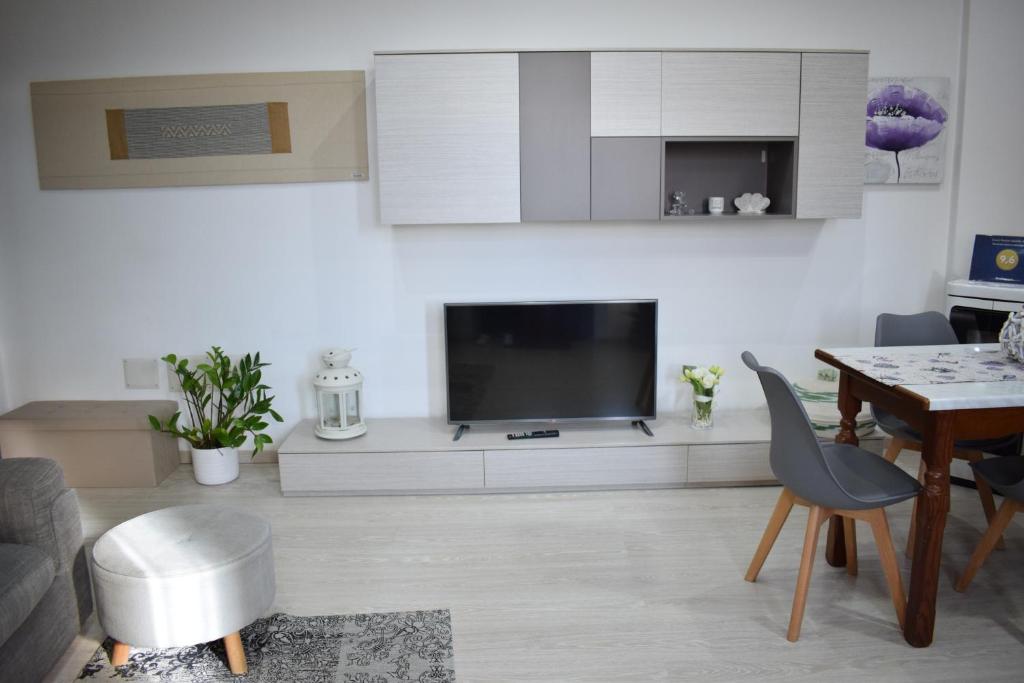 TV a/nebo společenská místnost v ubytování Vacanze mare e montagna