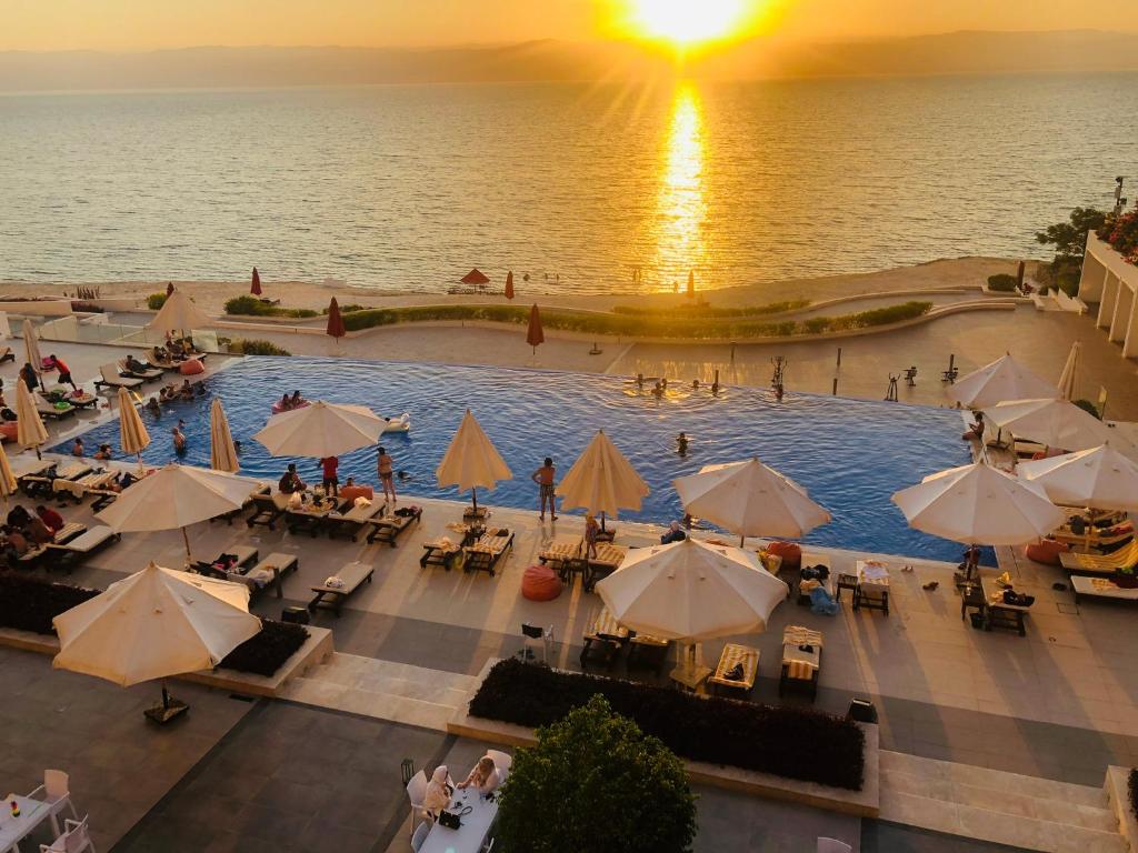 Nespecifikovaný výhled na moře nebo výhled na moře při pohledu z aparthotelu