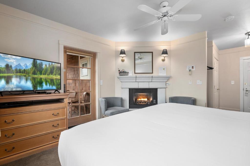 Saratoga Inn photo