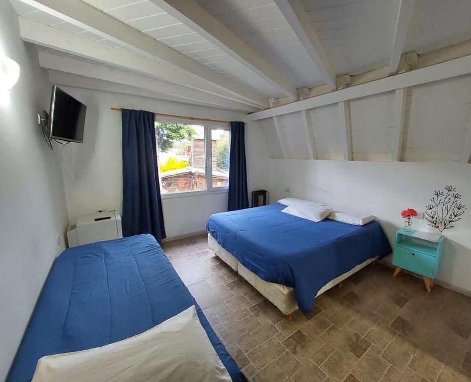 Кровать или кровати в номере Ciao Bariloche - habitaciones privadas en hostel