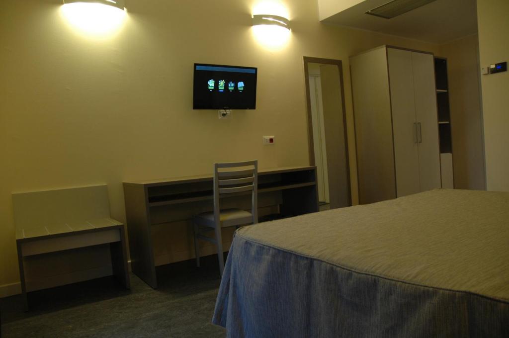 TV a/nebo společenská místnost v ubytování Hotel 4 Strade