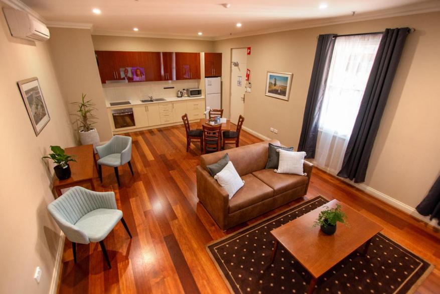 Kuchyň nebo kuchyňský kout v ubytování Whyalla Playford Apartments