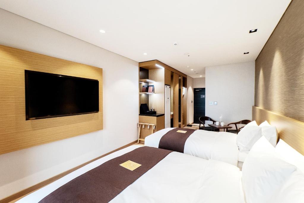 TV a/nebo společenská místnost v ubytování Intrada Icheon Hotel