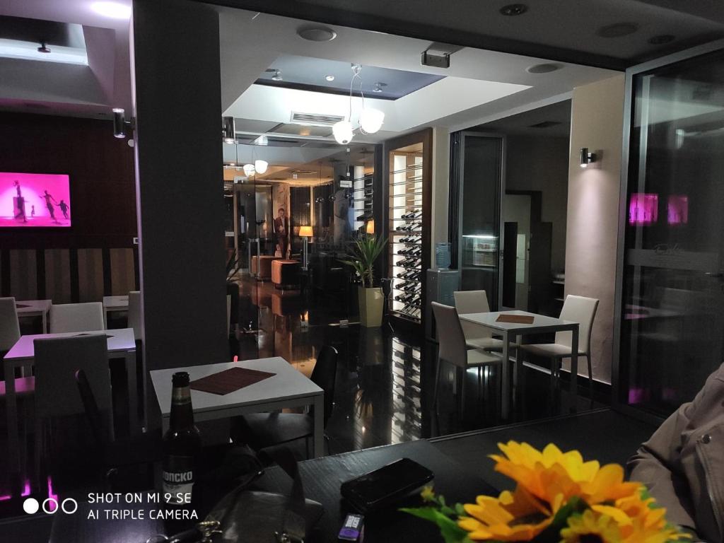 TV a/nebo společenská místnost v ubytování Hotel Dolce International