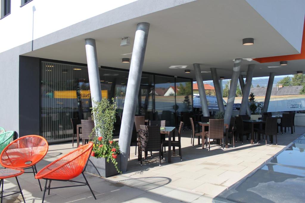 Restaurace v ubytování AIS Center