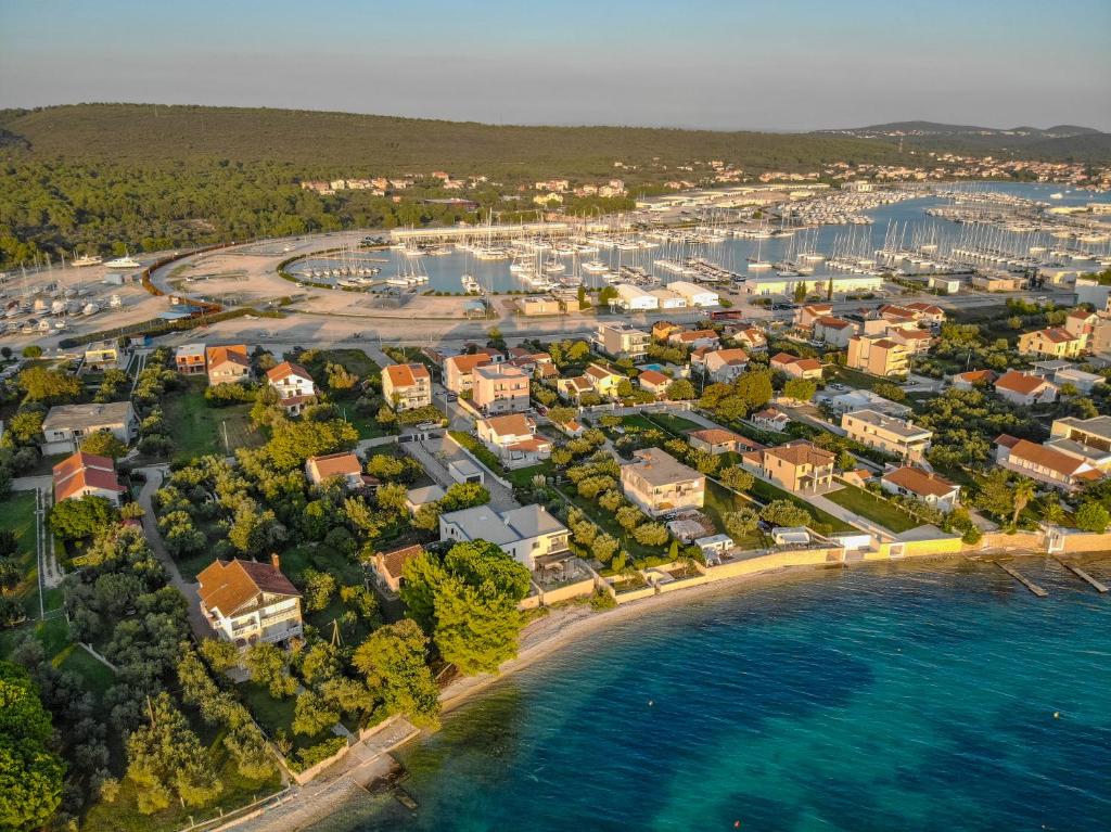 Beachfront Villa La Mer, Veritas - Maid, Babysitting, Breakfast & Boat on Request