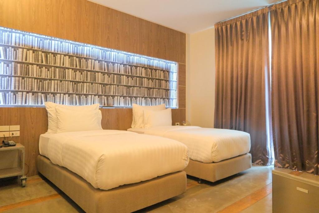 V20 Boutique Jacuzzi Hotel - Family Room With Balcony