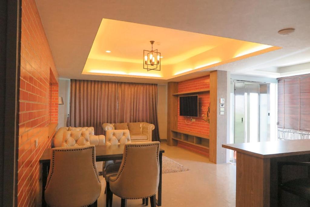 V20 Boutique Jacuzzi Hotel - Presidential Suite