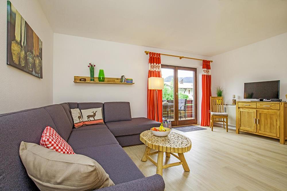 a living room with a couch and a table at Ferienwohnung Schmankerl in Reit im Winkl