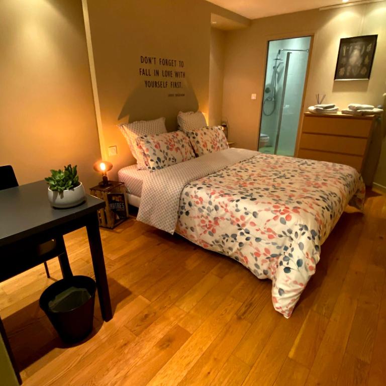 Postel nebo postele na pokoji v ubytování Au 10 Bed & Breakfast